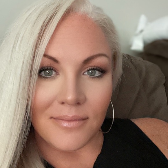 Meet your Posher, Larae - Picture 1 of 1